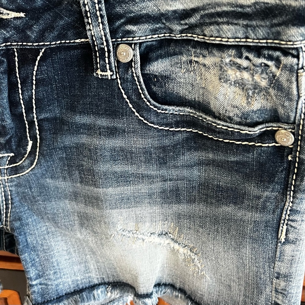 MISS ME DENIM BRAND: Distressed Signature Shorts - Picture 2 of 9